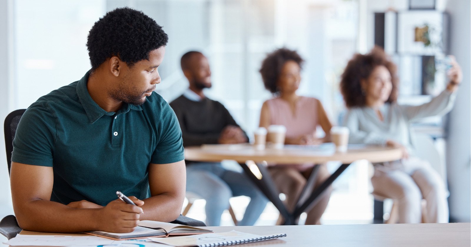 8 everyday behaviors of men who have very little self-respect and dignity