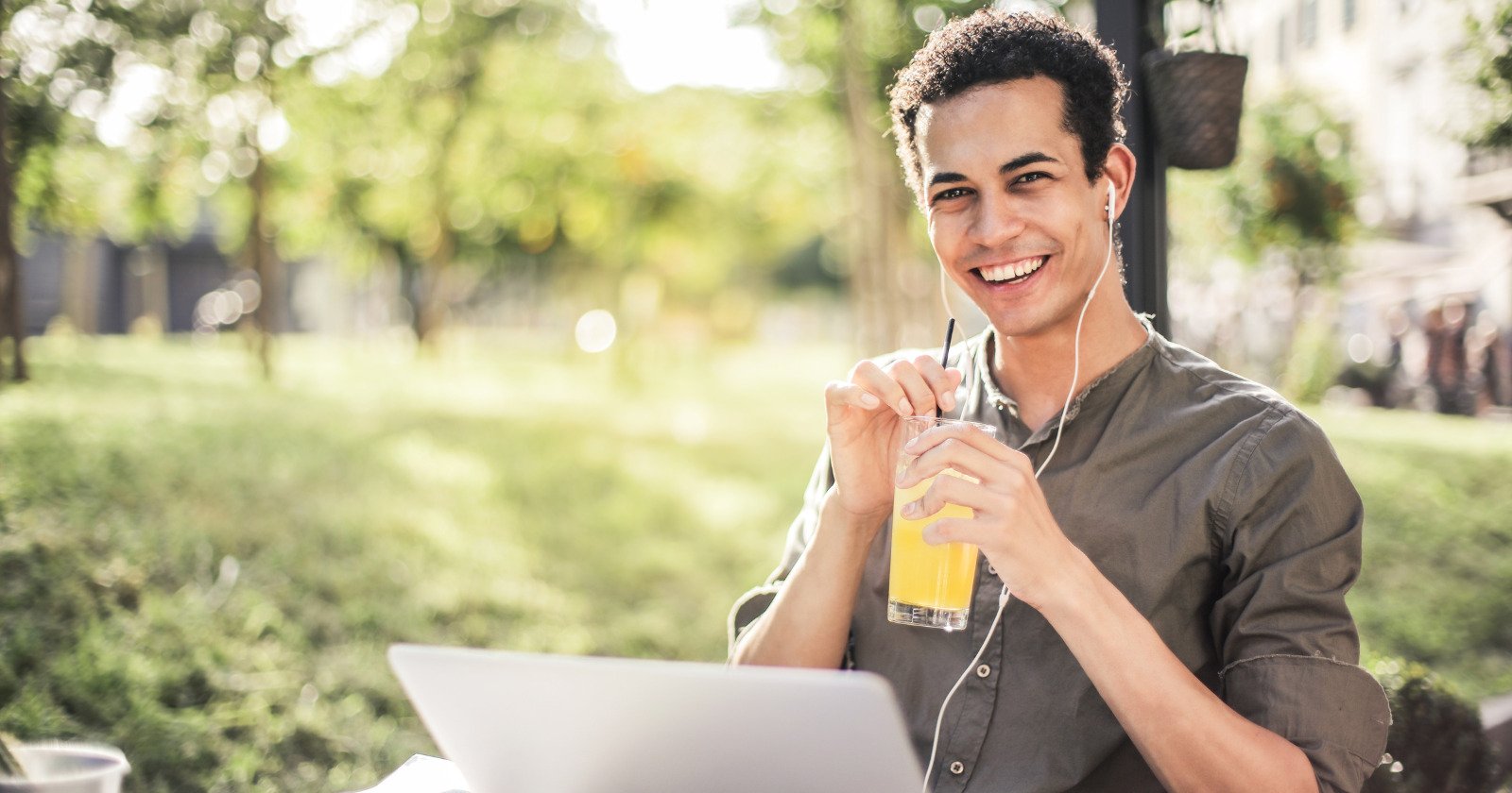 Self-confident men who have nothing to prove typically display these 8 behaviors