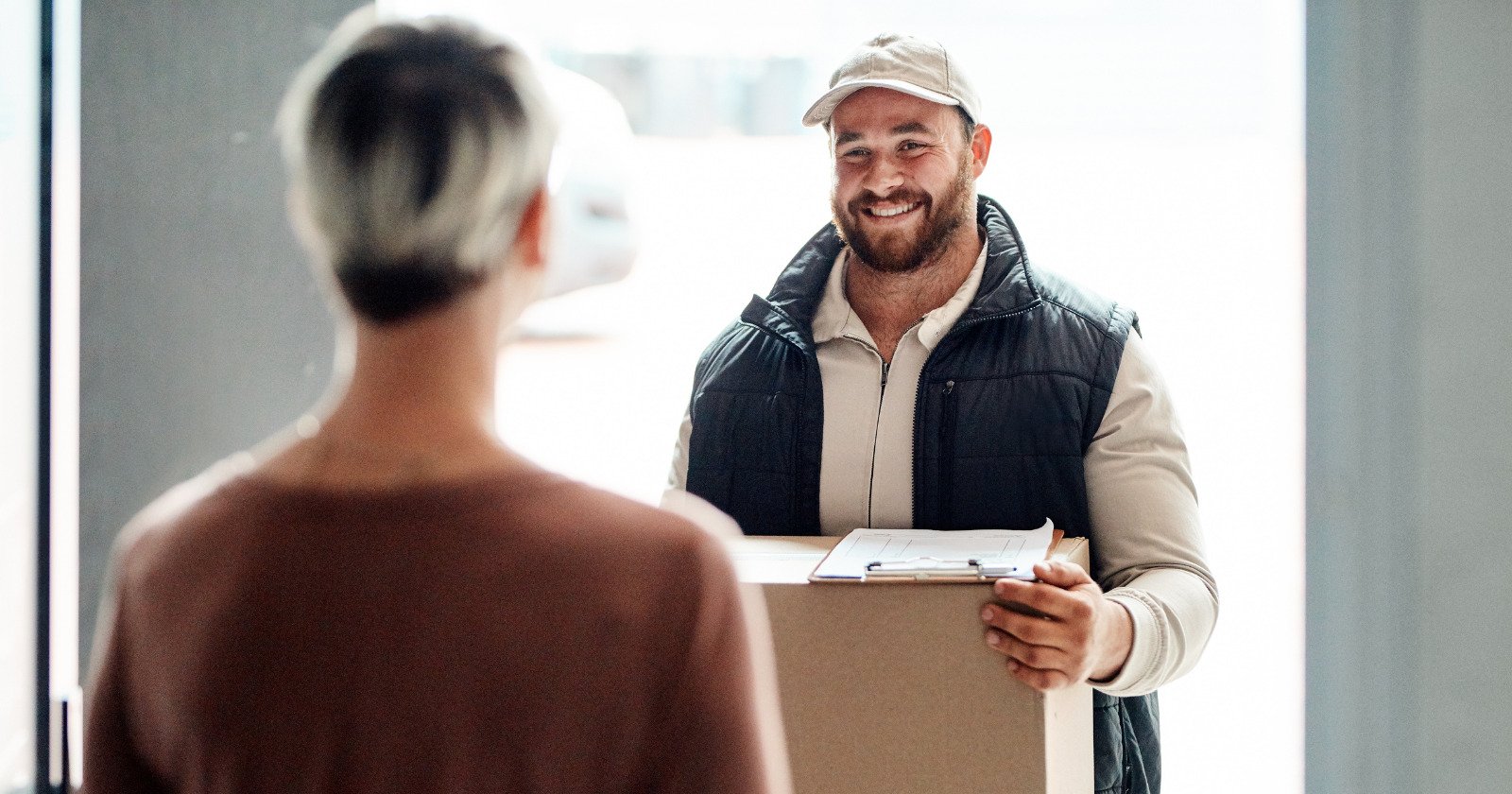 7 subtle signs of a quietly confident man, according to psychology