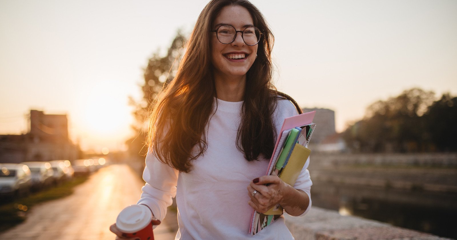 People who radiate joy wherever they go usually have these 8 mindsets, according to psychology