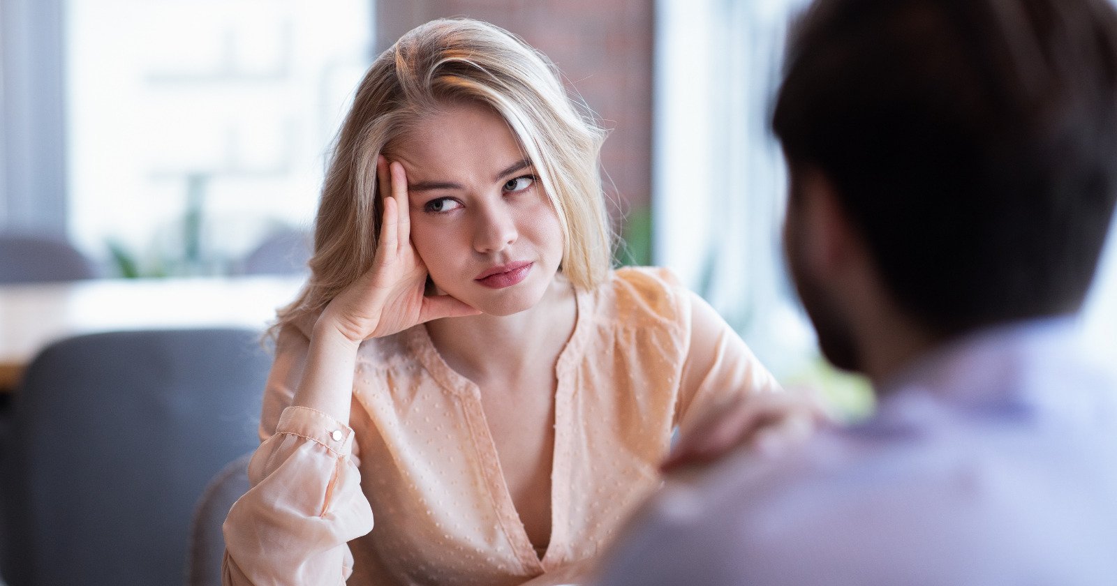 7 subtle signs people secretly find you dull and boring