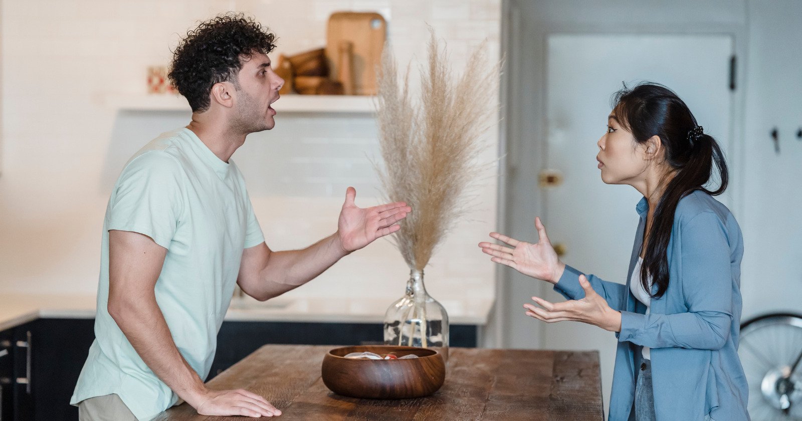 7 subtle signs you’re dealing with an expert manipulator, says psychology