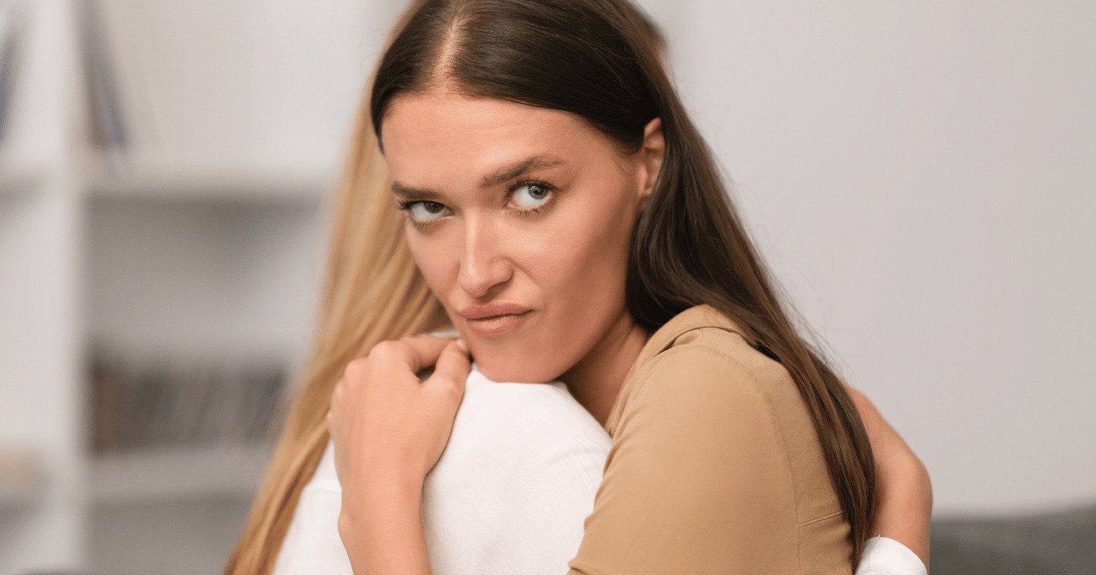 People who act friendly but secretly dislike you often display these 8 specific behaviors