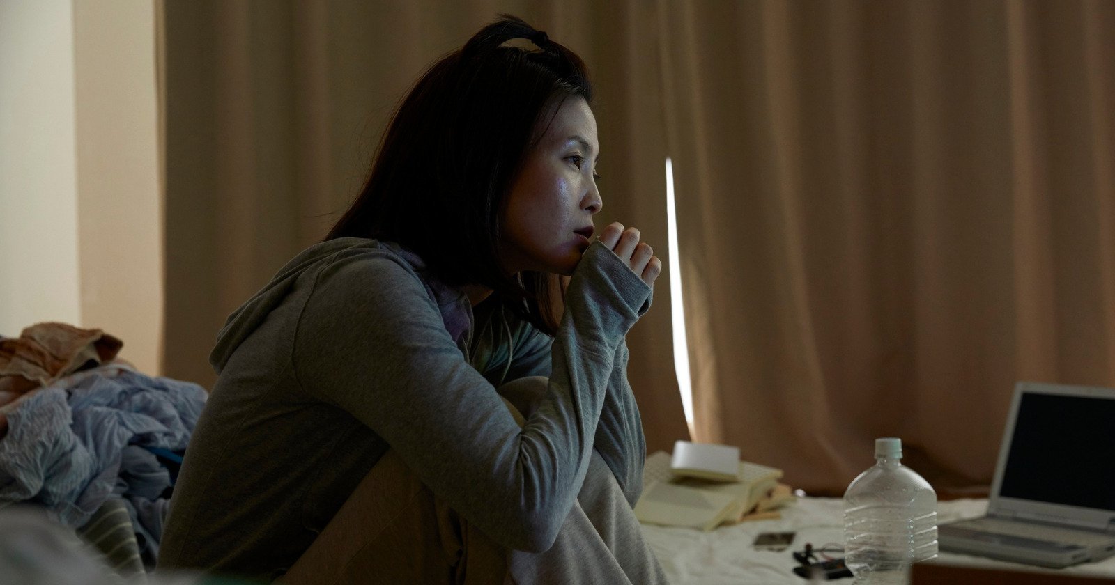 People who are deeply alone in life often display these 8 behaviors (without realizing it)