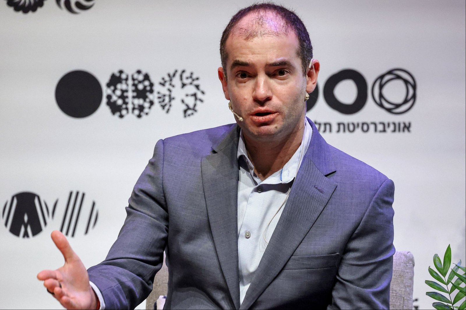 Meta Poaches Safe Superintelligence CEO for New AI Team