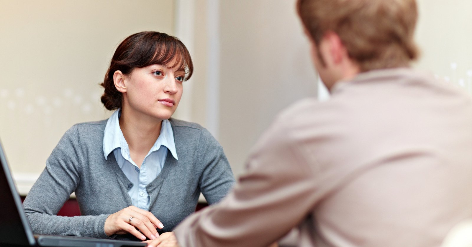7 behaviors of a strong woman who is incapable of being manipulated and controlled
