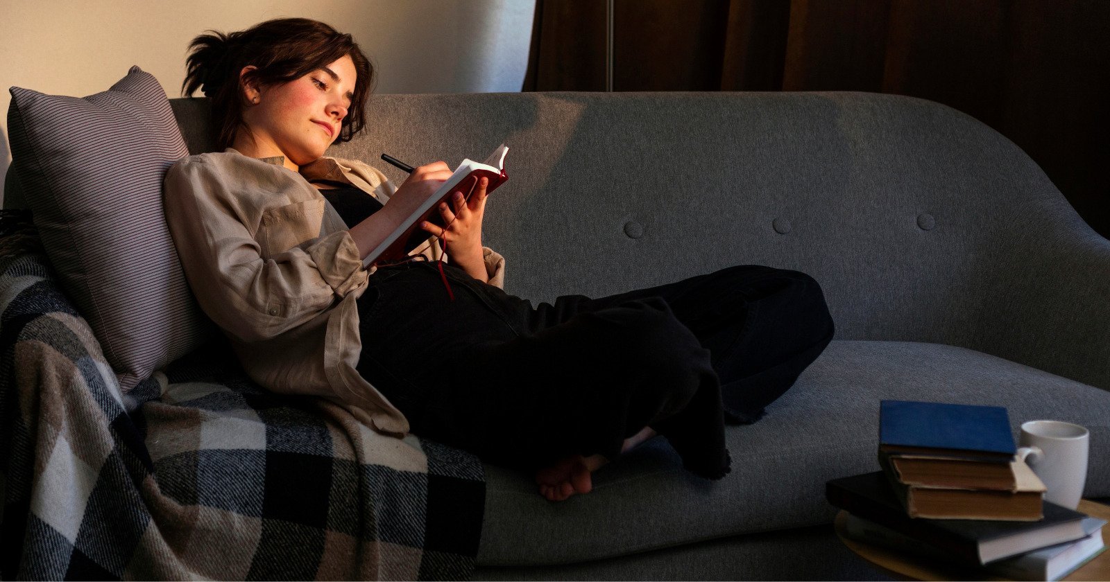 If you want to become a happier person this year, start doing these 6 things every night