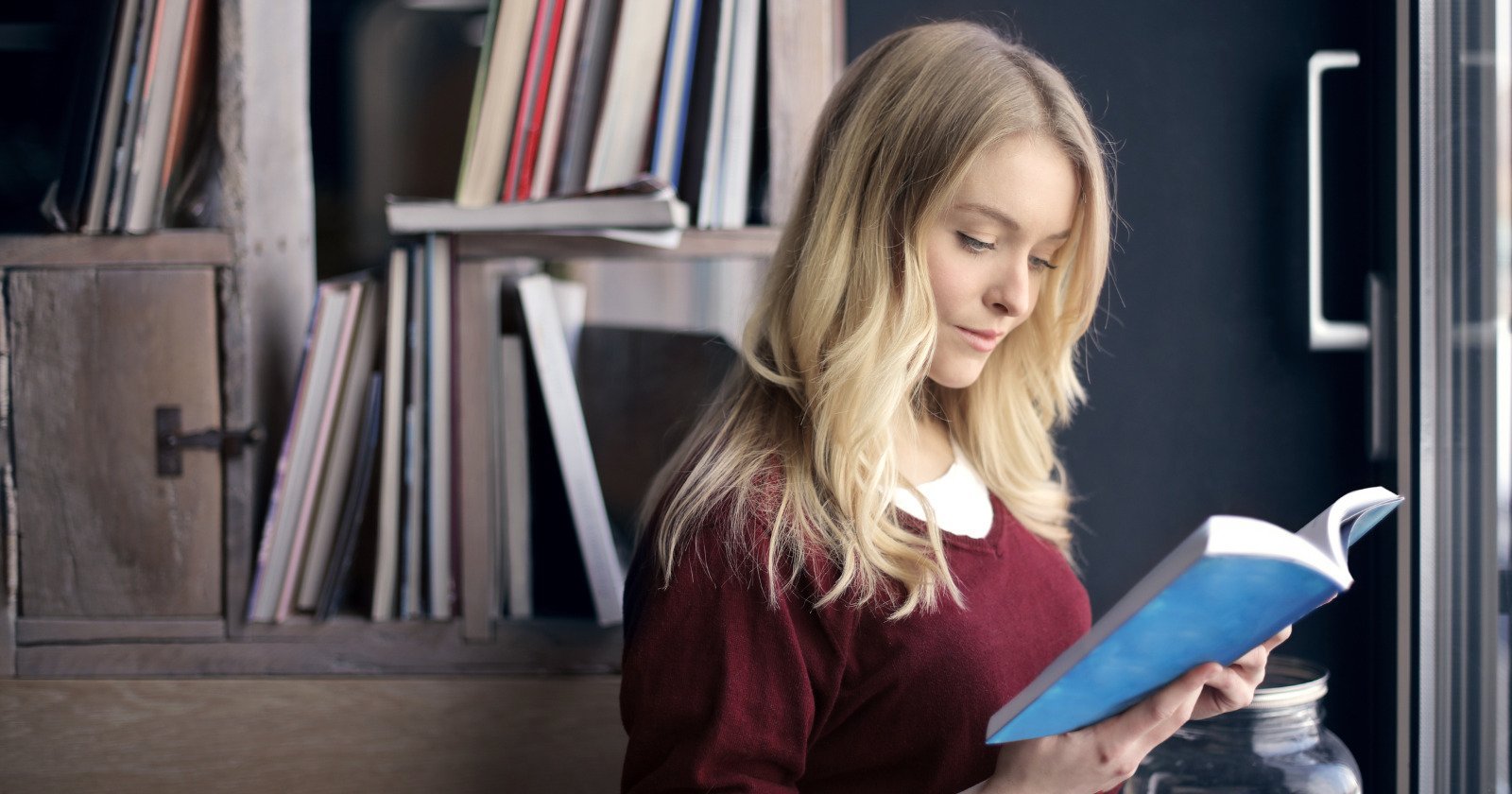 Mel Robbins says you can tell a woman is smart if she does these 5 things
