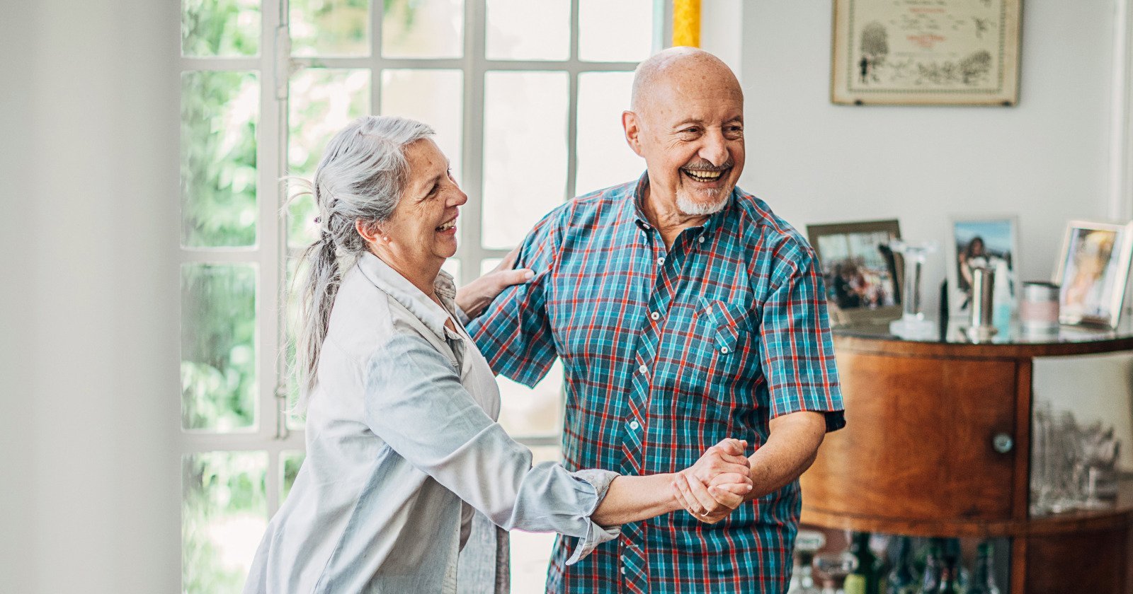 8 morning habits of people who still look young in their 70s and beyond, says psychology