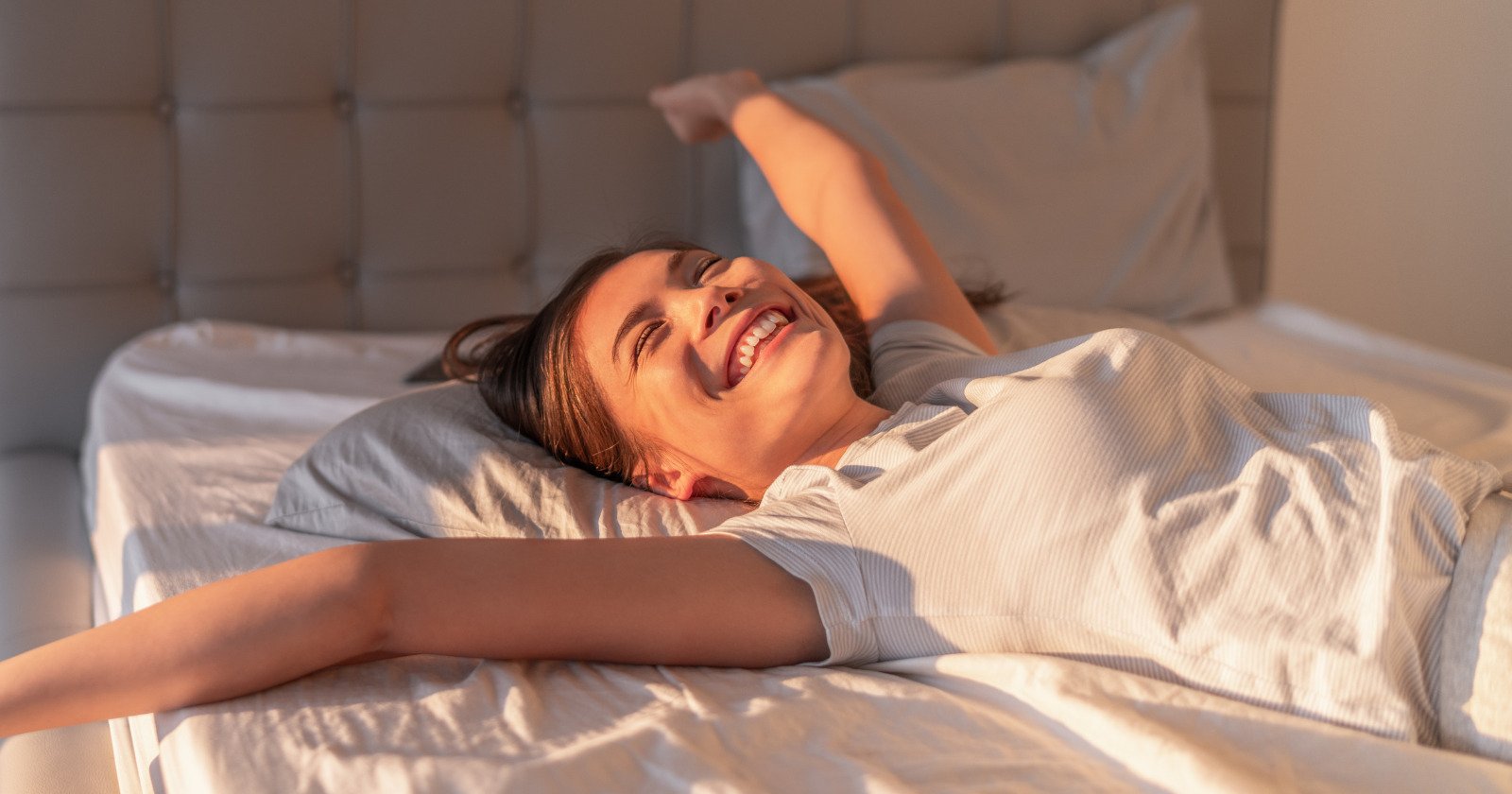 If you want to start waking up in an upbeat mood, say goodbye to these 7 evening habits