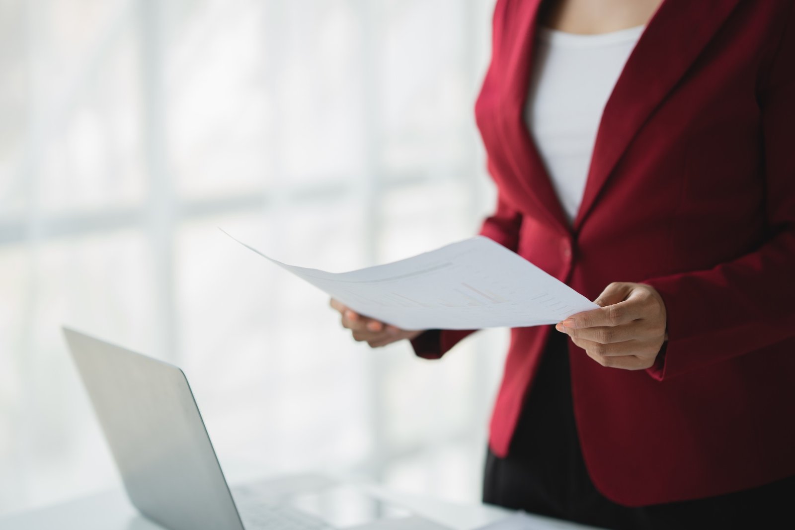 Asian businesswoman, successful entrepreneur in financial business, professional executive wearing s