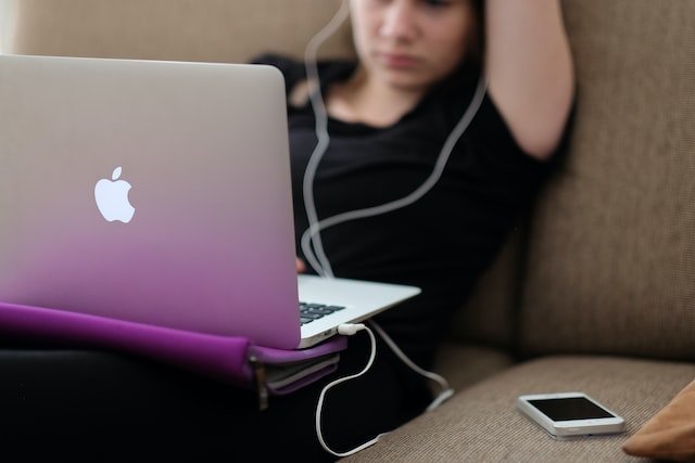 Here is MsCareerGirl’s compiled, vetted list of all the major career and job websites you should strongly consider registering for, browsing listings and posting your resume.